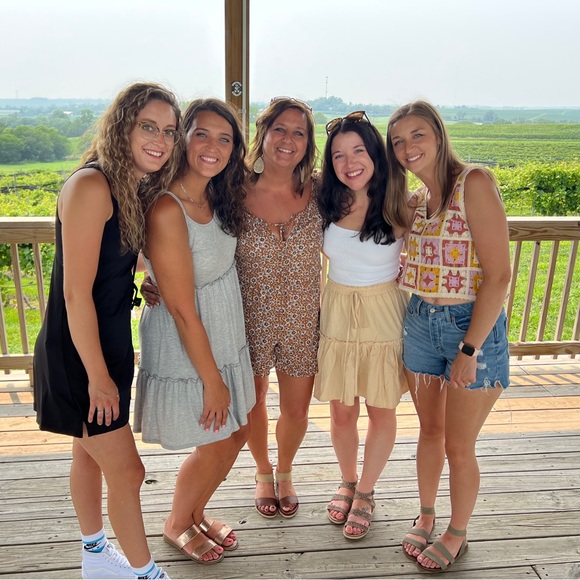 Meet your Posher, Emily - Picture 4 of 4